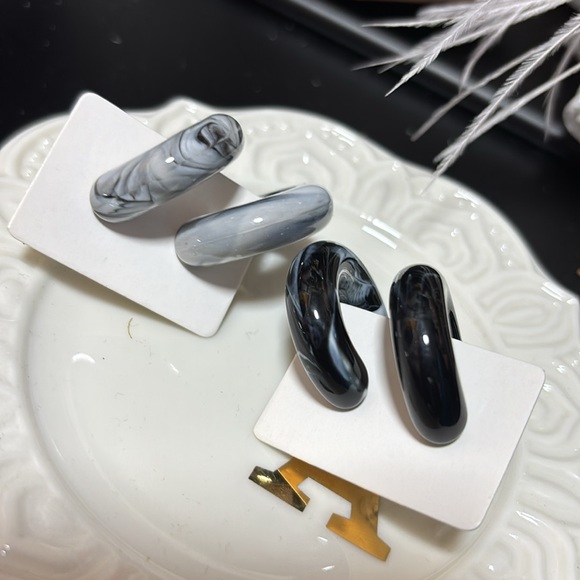 Marble Huggies • Black/White - Picture 3 of 4